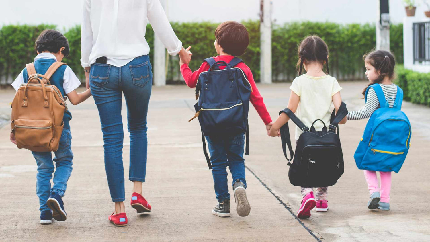 Après le rythme détendu et souple des vacances, le retour aux horaires stricts de l'école peut être difficile. Il est parfois nécessaire d'aider son enfant à retrouver un rythme régulier